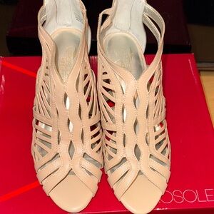 Aerosoles Tan heels